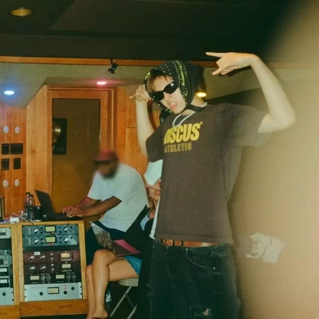 SneakyLens6712의 Chaotic studio duo