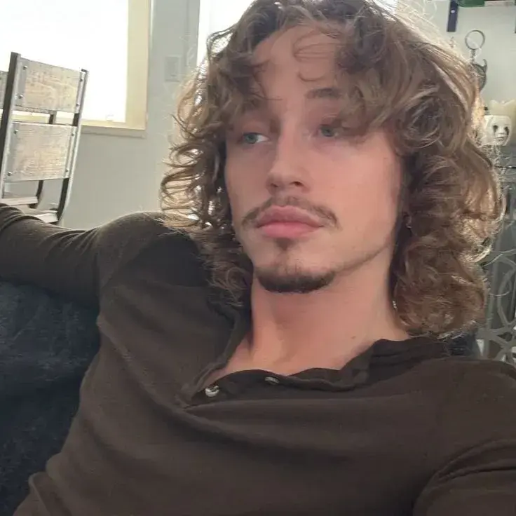 MereMoon4876의 Julian