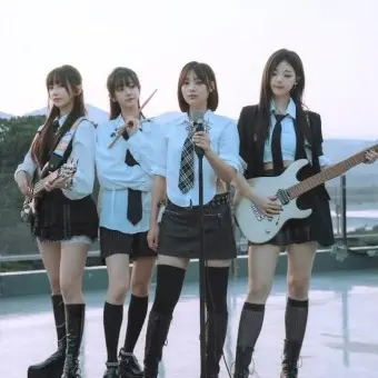 HappyBraid3374의 QWER 쵸단,마젠타,히나,시연