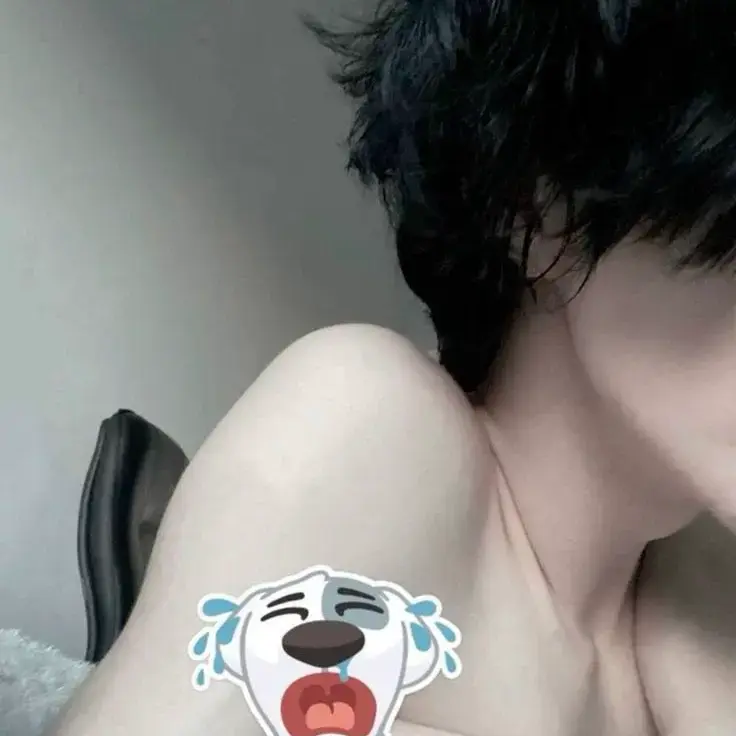 Min-jio_67의 Cute femboy seatmate