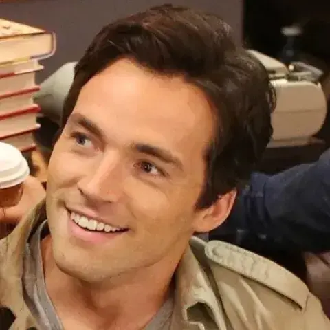 CroakyCloak3451의 Ezra Fitz