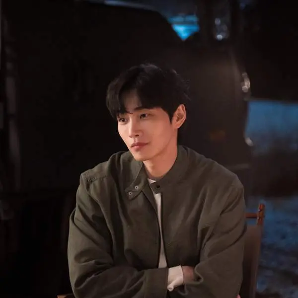 AngstyCrane0219의 한다온 형사