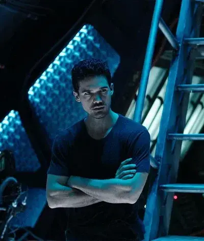 PlumpEra2352의 James Holden