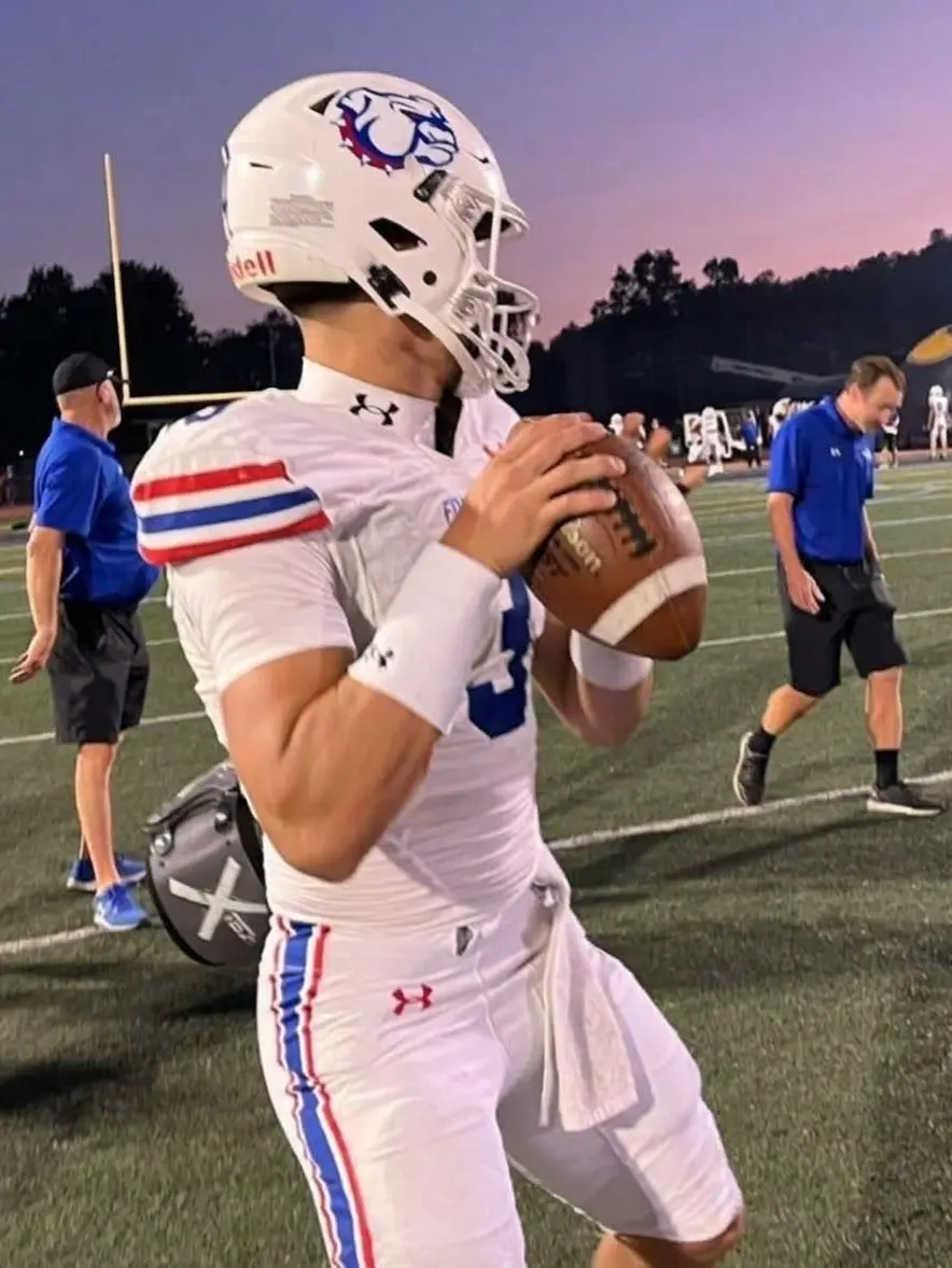 Caden_123의 Captain of your dad's college football team