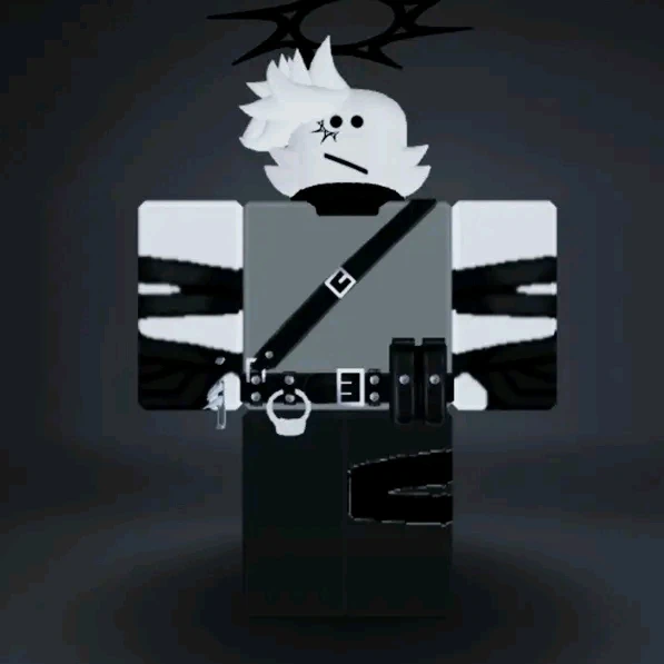 グレー