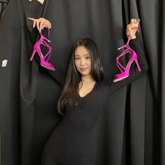 JovialFork9836의 여배우 손나은