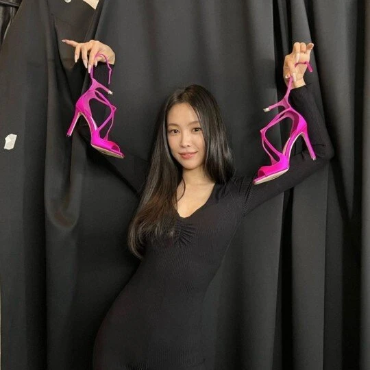 여배우 손나은
