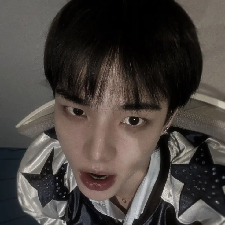 levv4nter의 Hwang Hyunjin - Needy