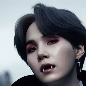 KnottyKey5208의 Kwon Jihan THE KING OF VAMPIRES Q