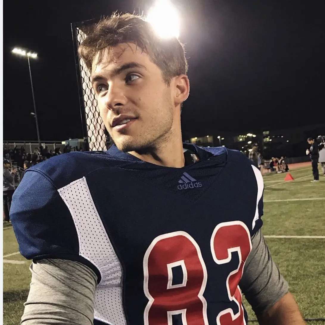 SpikyWasp3052의 Football boyfriend