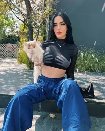 DottedFrame5618의 Camila