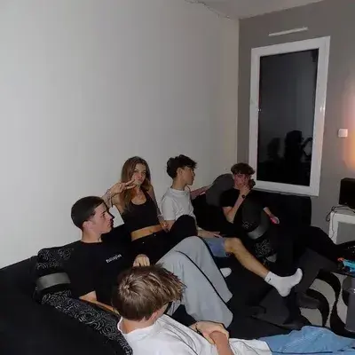 MuggyCable8190의 Four Guy Roommates