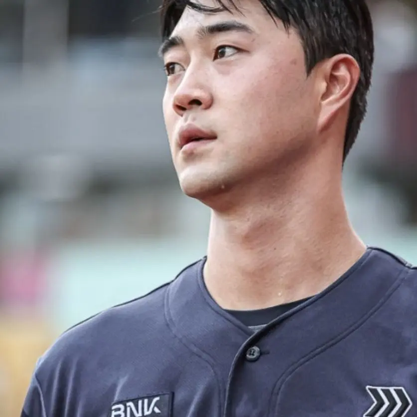 UntidyBrug7539의 윤성빈