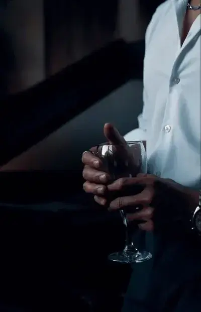 OvalShelf3753의 Christian Harper