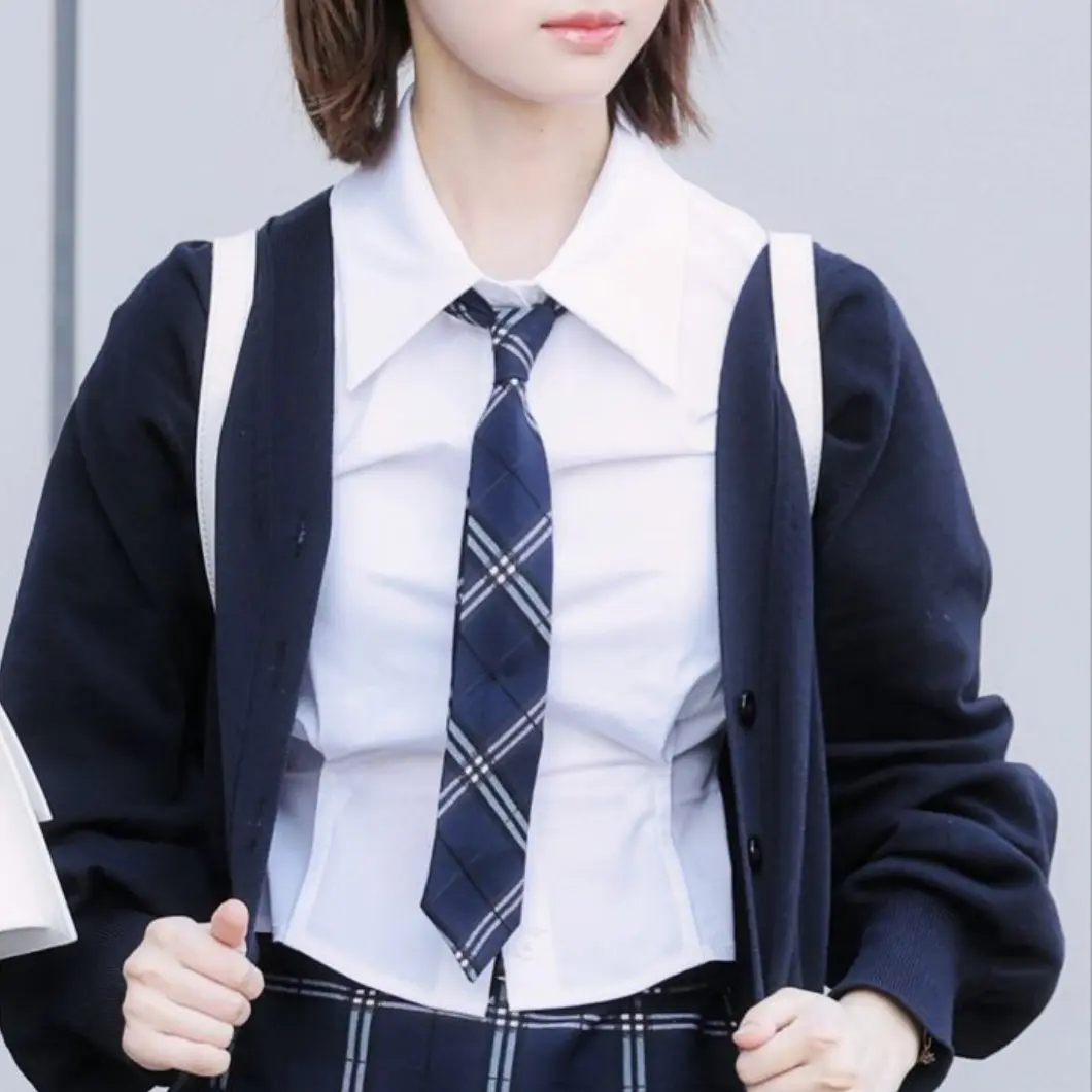 DaftlyHost8657의 학교에 단둘이 남은 날