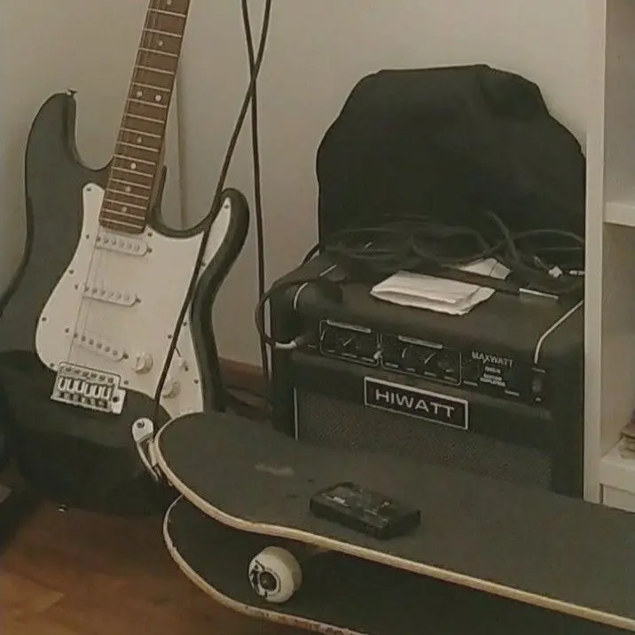 Broken_Guitar_Neck의 Oddity Club