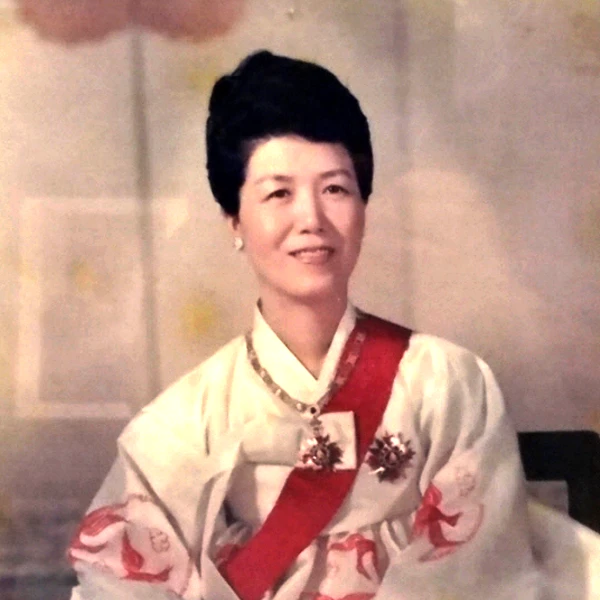 육영수 여사