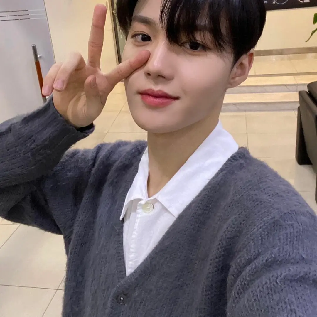 PastBroth4591의 ドヨン