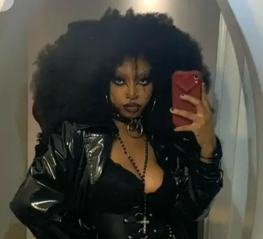 Profile image of Roxanne