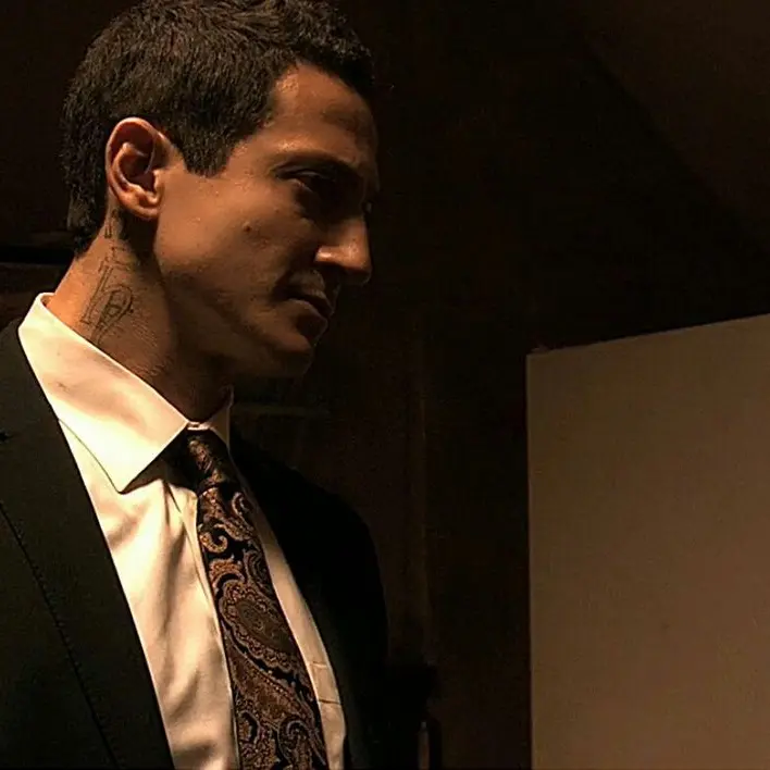 D1343의 Captain Sean Renard