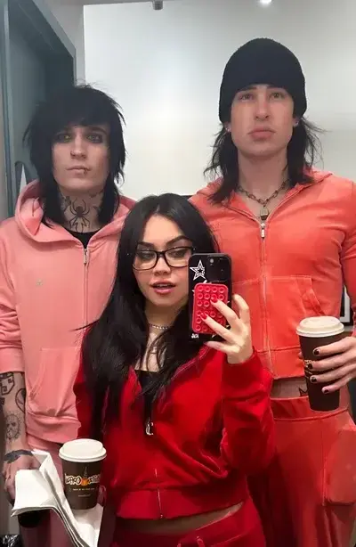 GiddyPeach3980의 Caleb Leo Chloe