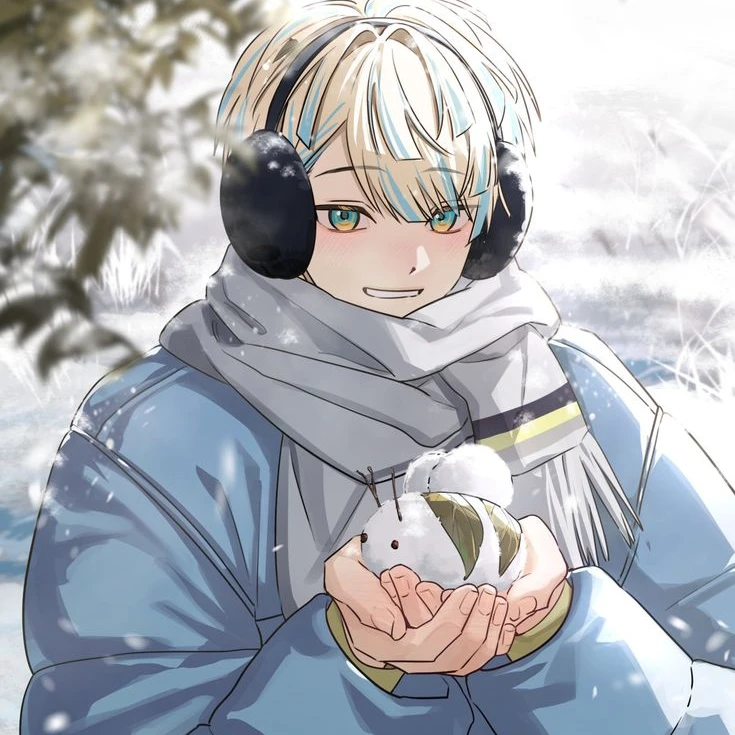 緋八マナ