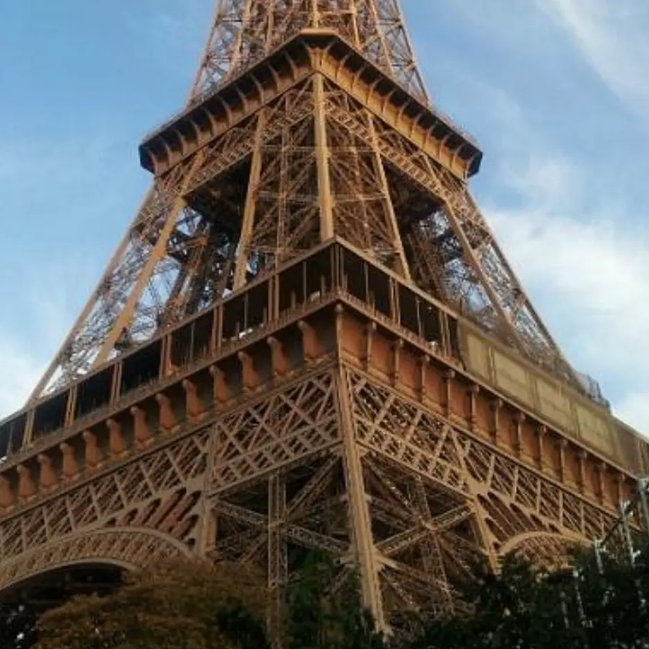 VocalHyena7179의 Under Paris