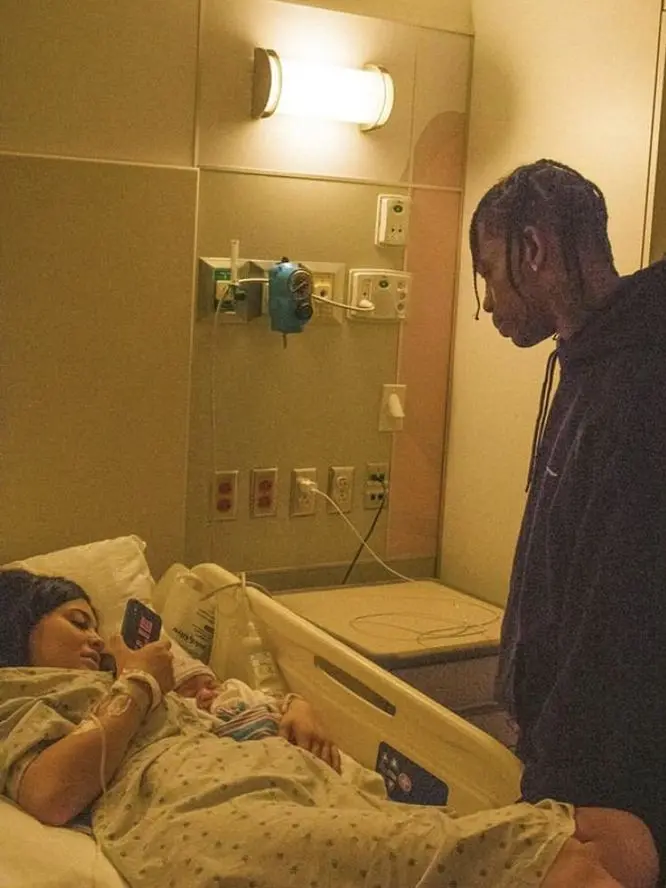aridafinnest의 TRAVIS DONT ASK THIS..