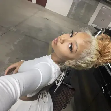 Profile image of Nia