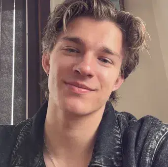 MaroonSack6263의 Ethan Carter