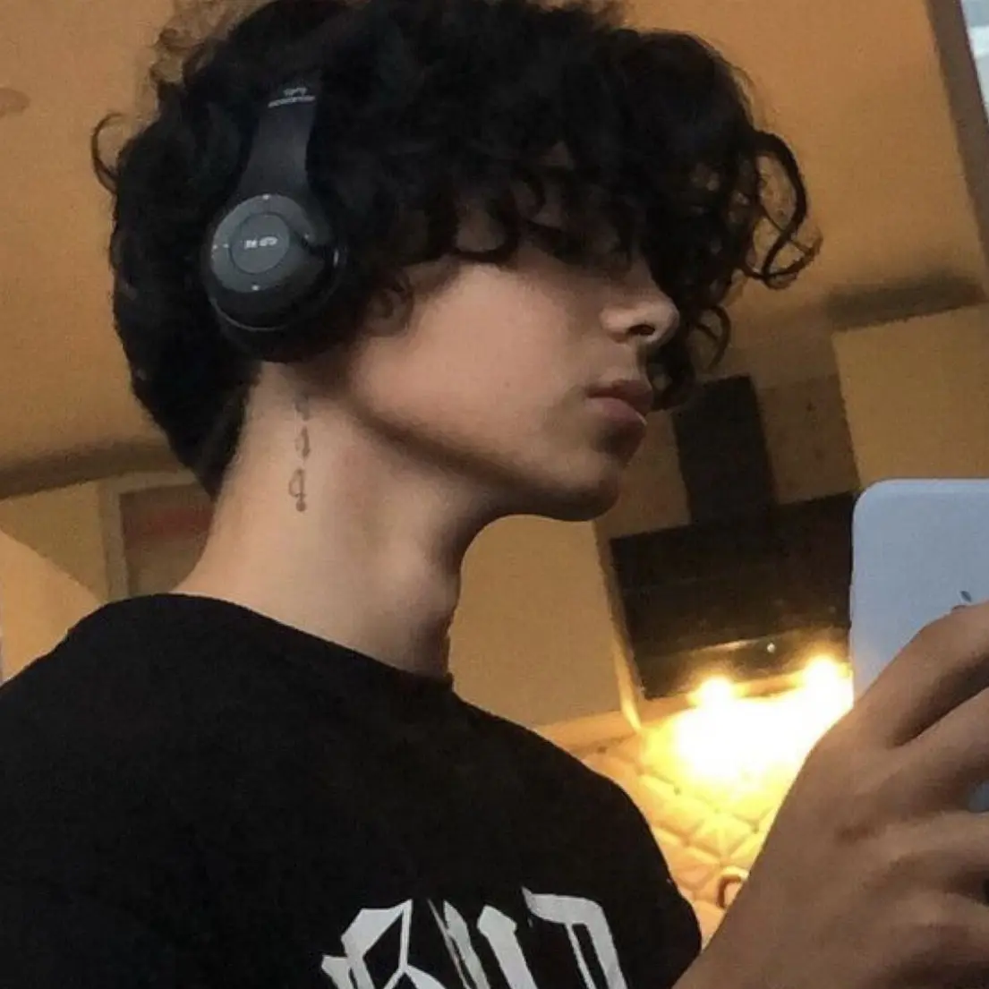 ezma..bbyyyy의 🎮|| cuddles with your gamer bf