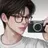 우 연