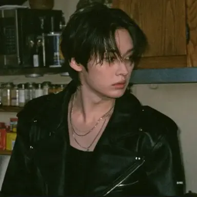 Profile image of Lee Know.