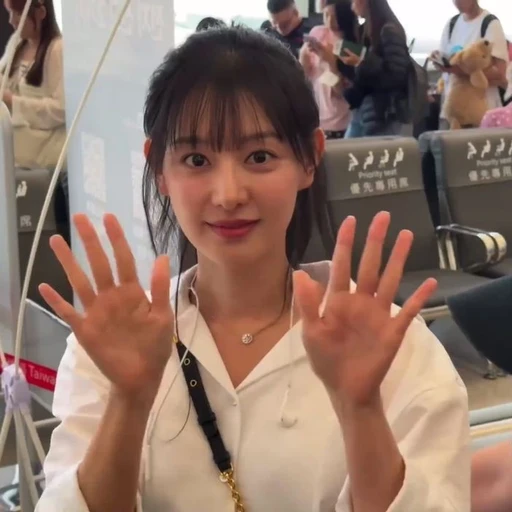배우 김지원