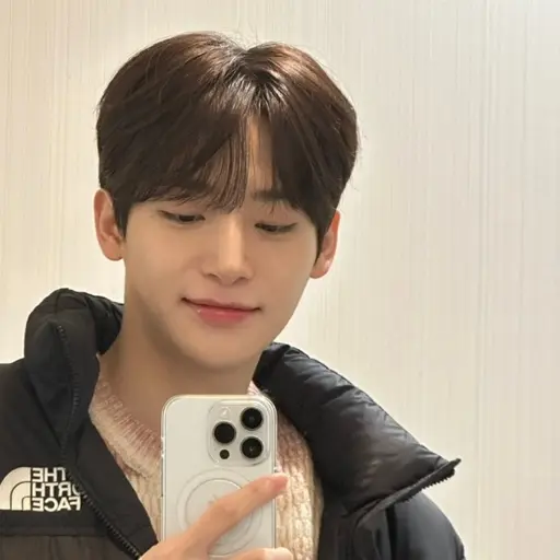 FleshyRest0470의 존잘남으로 살아보기