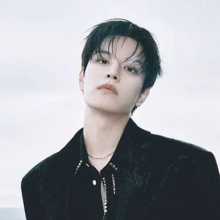 IdealLeg5199의 Behind Closed Doors