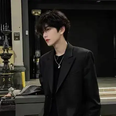 RowdyWaist7049의 Raditya Pramana