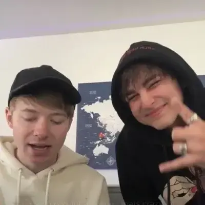 HarshCliff3578의 Sam and Colby