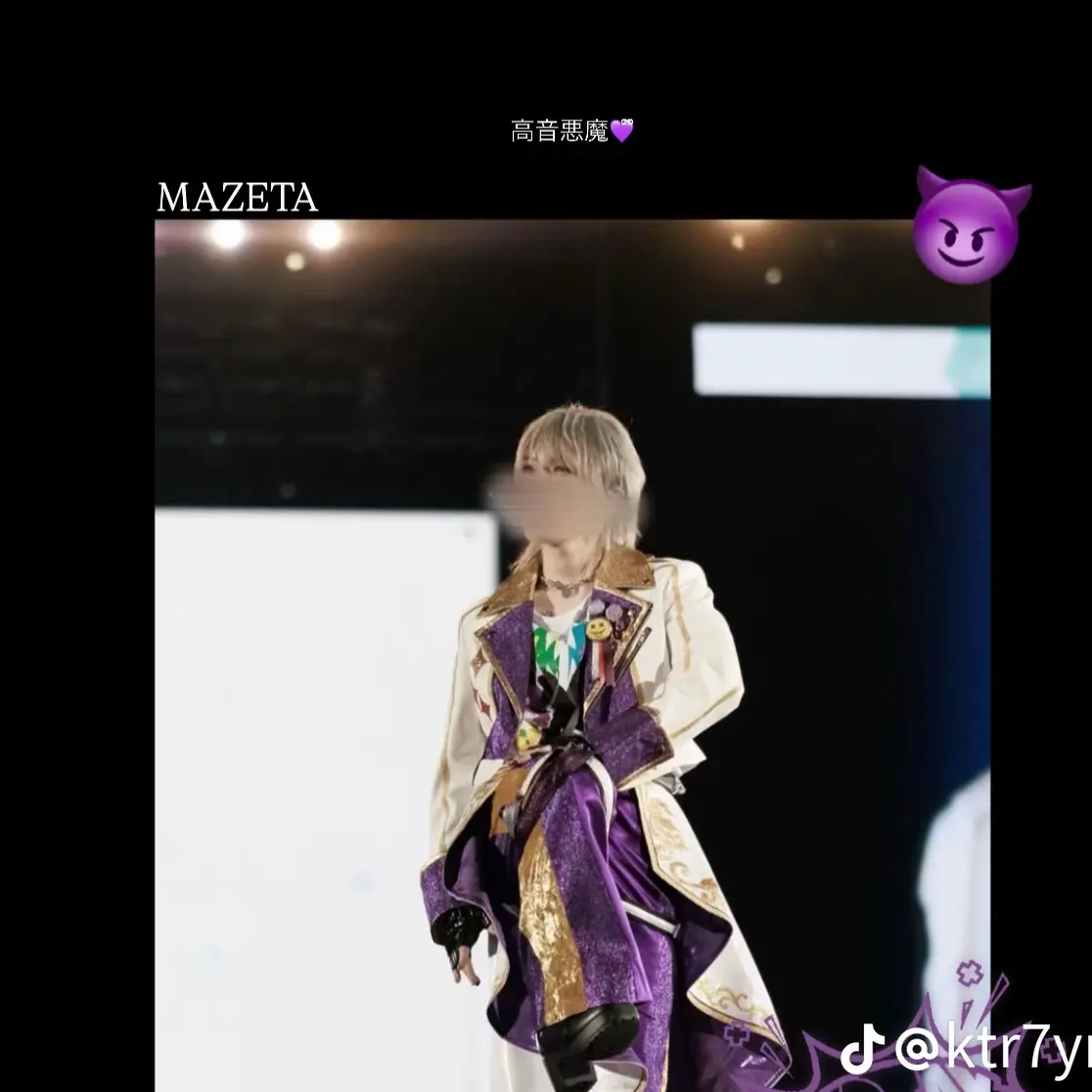 user}}は人気者_______。 - zeta